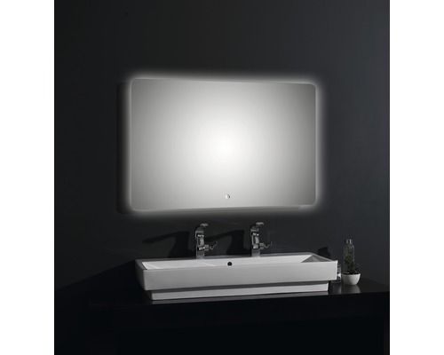 Badrum med belyst spegel och dubbla handfat.