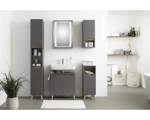 Badrum med tvättställ, spegelskåp, högskåp och andra badrumsmöbler i modern design