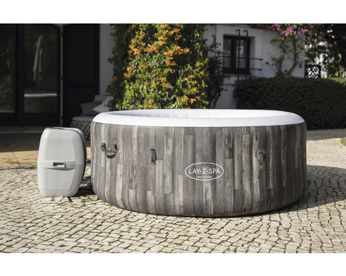 Lay-Z-Spa Bahamas på terrassen med pump