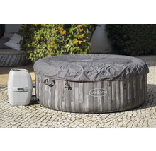 Täckt Lay-Z-Spa bubbelpool med pump utomhus