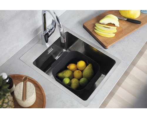 Diskbänk i rostfritt stål med kran och frukt