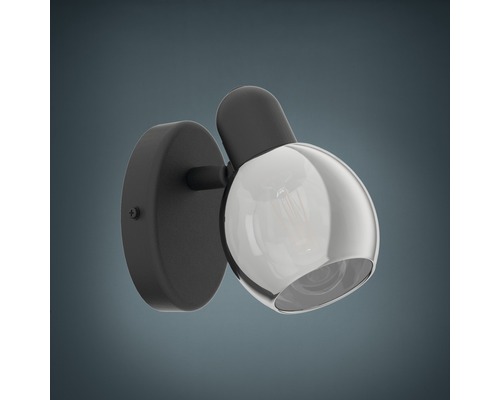 Vägglampa med rörligt lamphuvud