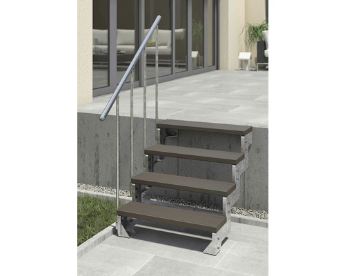 Utomhustrappa med fyra steg och metallräcke