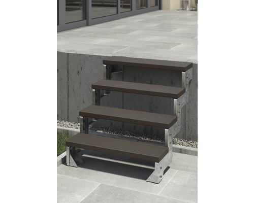 Utomhustrappa med fyra steg och metallram