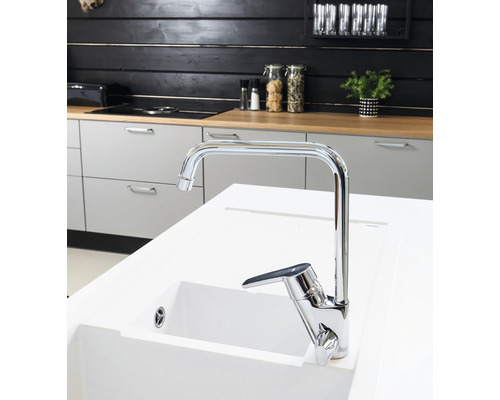 Diskho med blandare i ett modernt kök