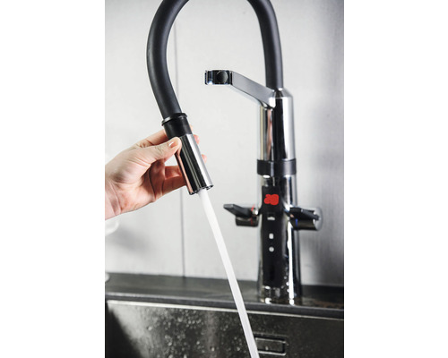 Köksblandare med utdragbar spray i bruk