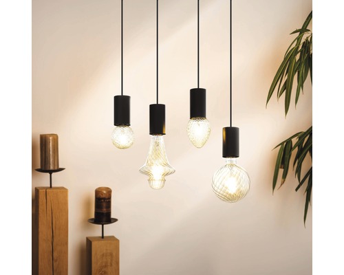 Dekorativa hänglampor med olika former och design av glödlampor.