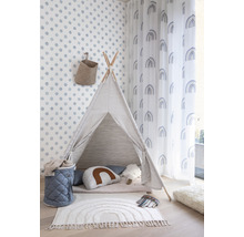 Barnlekrum med tipi-tält, matta med regnbågsmönster och dekorationer