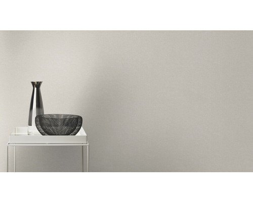 Dekorativ vas och skål på ett bord