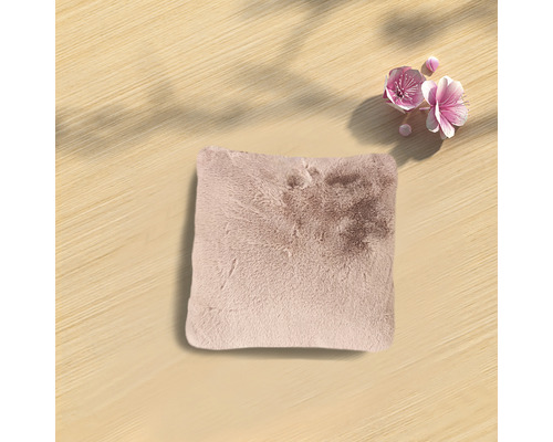 Fyrkantig prydnadskudde av fuskpäls