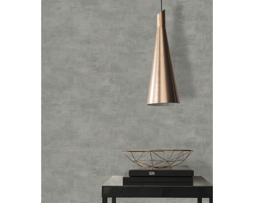 Grå betongstruktur tapet med hängande lampa och dekoration