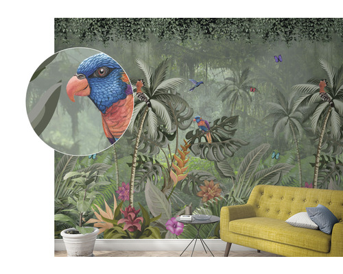 Fototapet med djungeltema med papegojor, palmer och tropiska växter i ett vardagsrum