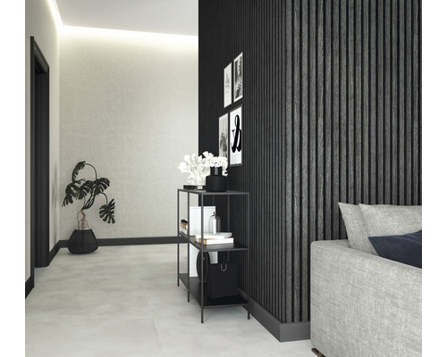 Hall med garderob, väggpaneler och dekorativa element för en stilfull boendemiljö