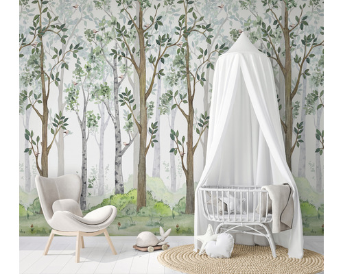 Barnrum med skogstapet, barnsäng och fåtölj
