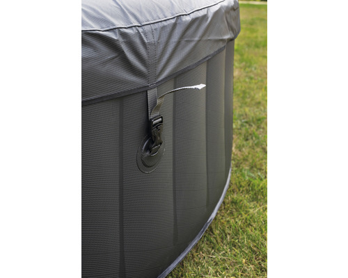 Detalj av en uppblåsbar bubbelpool med lock och stängning