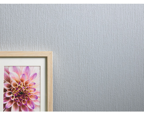 Tapet med fin struktur och en bild med ett blomstermönster