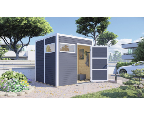 Modern trädgårdsskjul med fönster och öppen dörr i en trädgård.