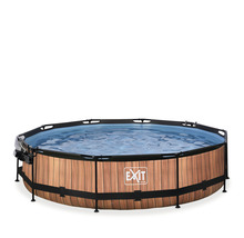 Rund ovanjordisk pool med träpanel och EXIT-logotyp
