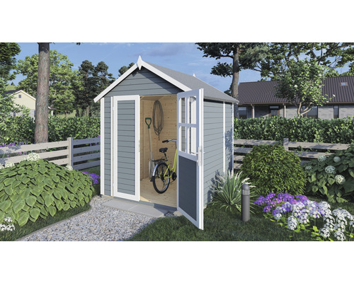 Trädgårdsscen med trädgårdsskjul i trä med öppna dubbeldörrar, cykel, trädgårdsredskap och grusgång