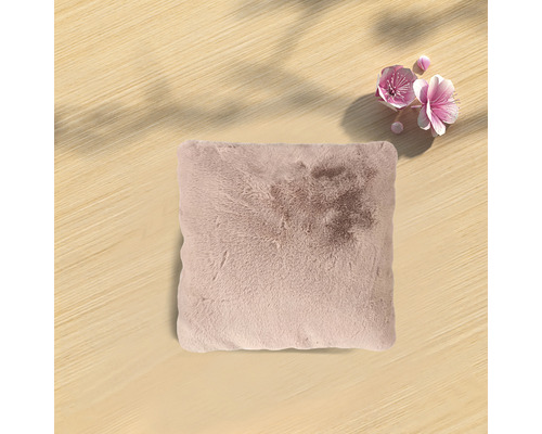 Fyrkantig dekorativ kudde med pälsstruktur