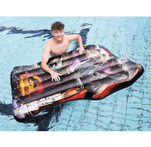 Uppblåsbar Jurassic World luftmadrass i pool med person