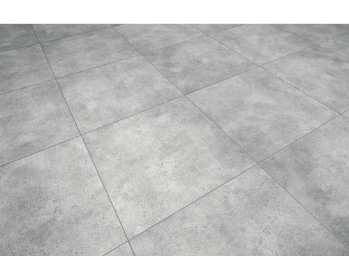 Kakelgolv med kvadratiska keramiska plattor