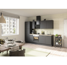 Modernt kök med matbord och stolar i ett ljust rum.