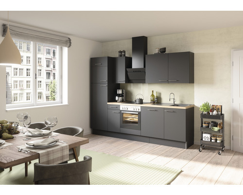 Modernt kök med matbord och stolar i ett ljust rum.