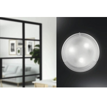 Rund taklampa i vardagsrummet