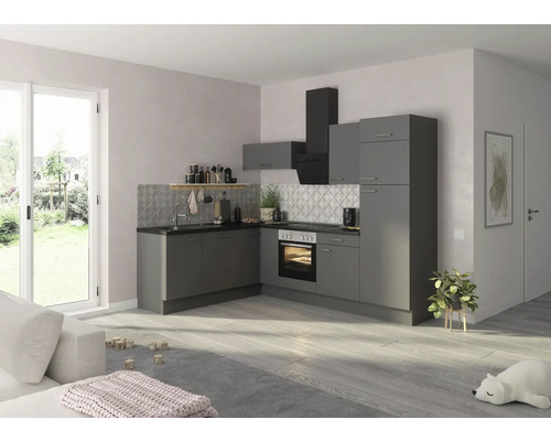 Grått vinkelkök med fläkt i ett ljust rum