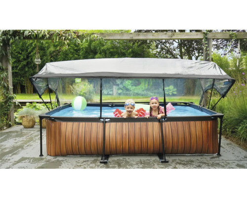 Uppblåsbar pool med tak och två barn i trädgården