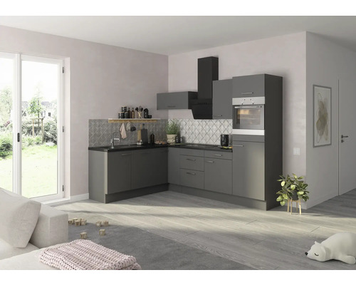 Modernt kök med grå skåp, fläkt och diskho