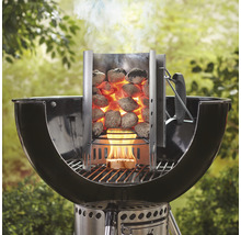 Tändrör med glödande grillbriketter på en kolgrill