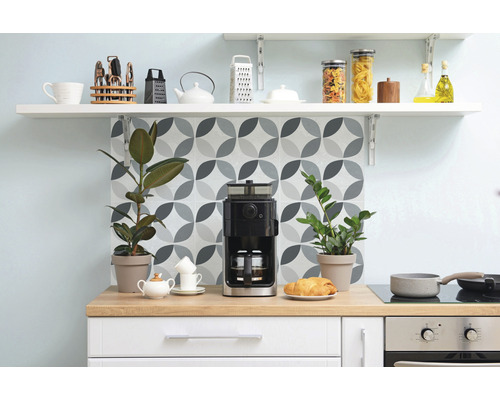 Väggplatta Geometrisk stil 30,5x30,5cm Köksscen med kaffebryggare, växter och köksredskap på hyllor