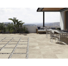 Terrass med plattor, sittgrupp och växter