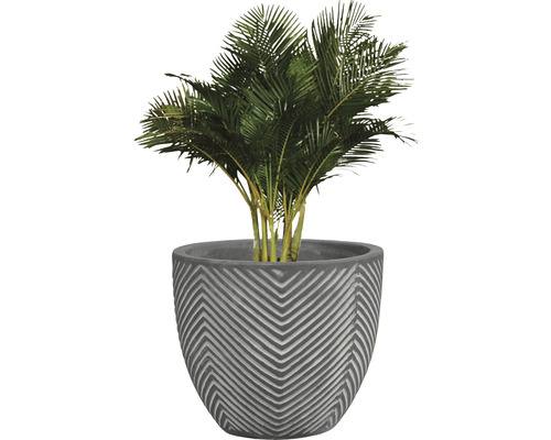 Konstgjord arecapalm i en planteringslåda med sicksackmönster