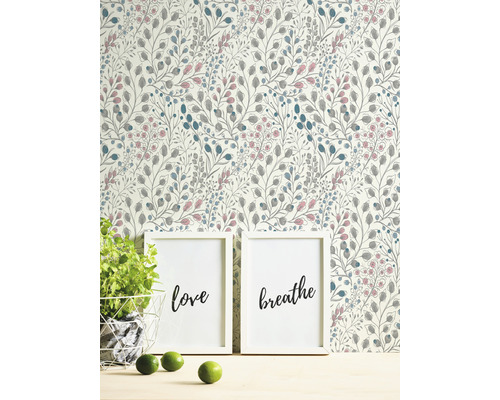 Tapet med blommönster och blad i bakgrunden