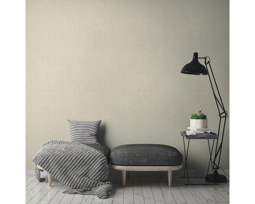 Vardagsrum med glasfiberväv, sittgrupp, golvlampa och sidobord