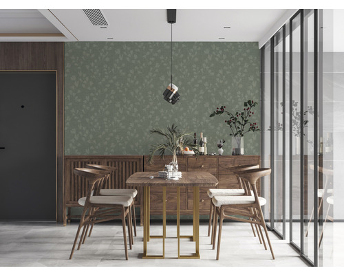 Matsal med matbord, stolar och skänk i en ljus och organiserad stil