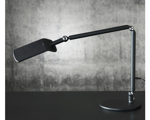 Skrivbordslampa i metall med justerbar arm