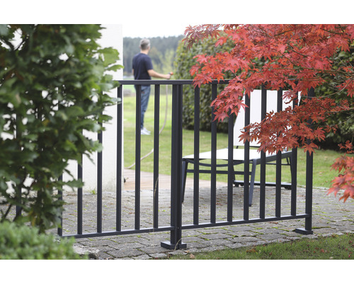 Trädgårdsstaket av metall med modern design