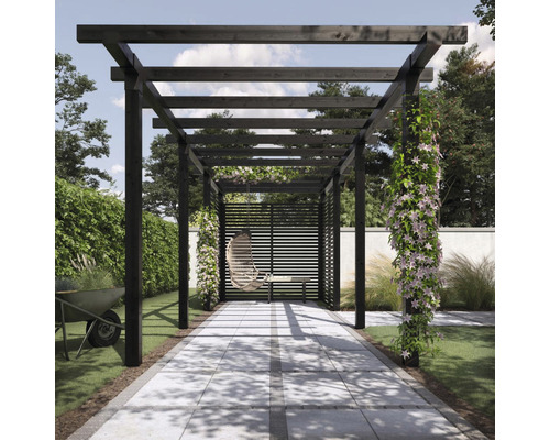 Pergola i trädgården med stensatt gång och sittplats