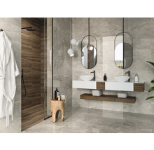 Modernt badrum med dusch, handfat och spegel