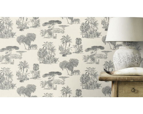 Tapet med djungelmotiv och djur i vardagsrummet