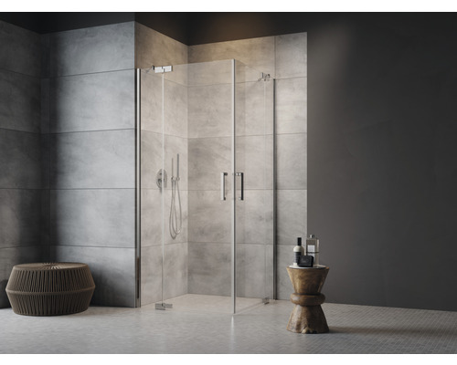 Modernt badrum med duschkabin och glasvägg