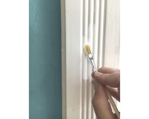 Målning av en profilerad list med en pensel