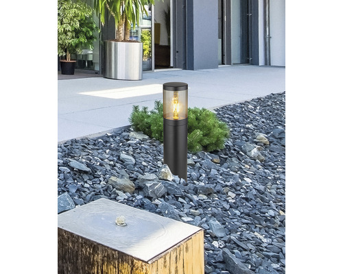 Utomhuslampa i trädgården