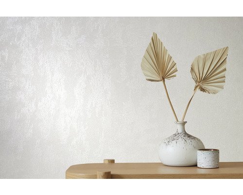 Väggdekoration med strukturputs, dekoration med torkade blommor och keramisk vas