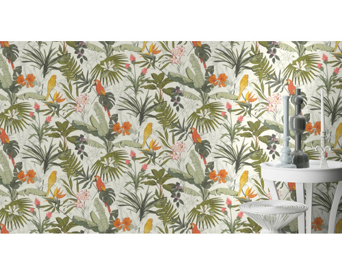 Tapet med djungelmotiv, inklusive papegojor och tropiska växter