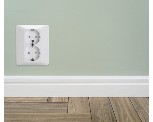 Dubbelt eluttag i en interiör